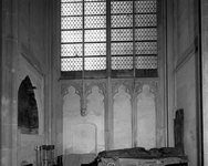 815157 Interieur van de Domkerk (Domplein) te Utrecht: kapel met graftombe van de bisschop Guy van Avesnes.